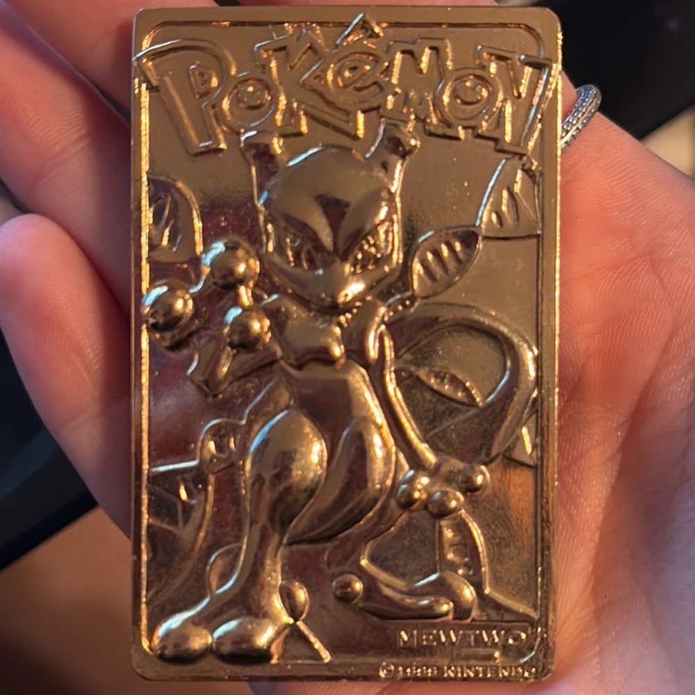 Pokémon™ Special Edition Mewtwo
23 karat Gold-Plated Trading Card TCG
